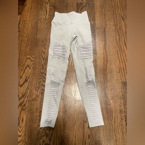 Alo yoga light grey moto leggings
